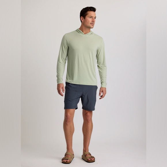 Free Fly Apparel Other - Free Fly Men's Elevate Lightweight Hoodie in Desert Sage Size Medium.